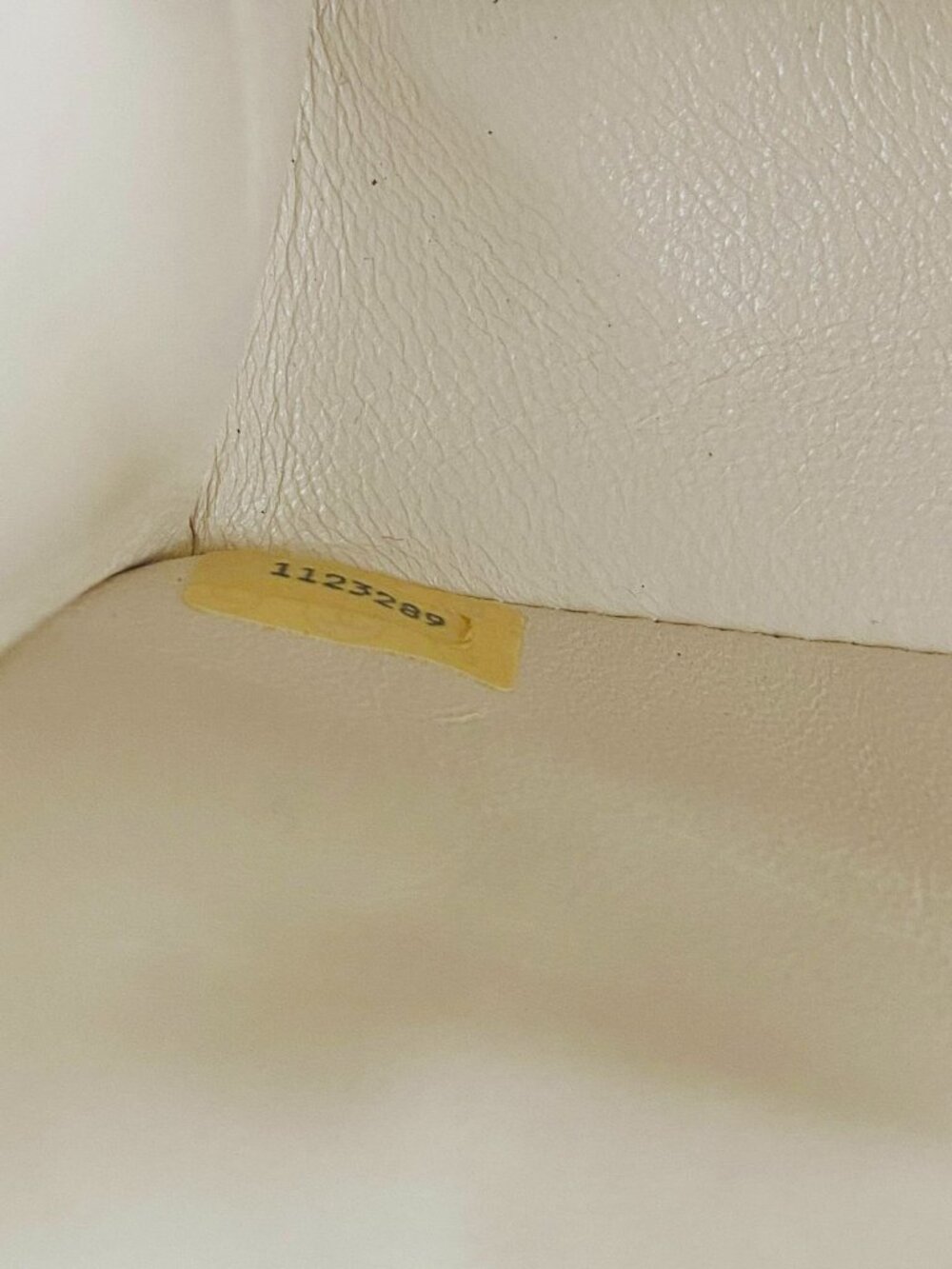 White Chanel Flap Bag Small Classic Flap White Lambskin Gold Hardware Vintage - Picture 8 of 15